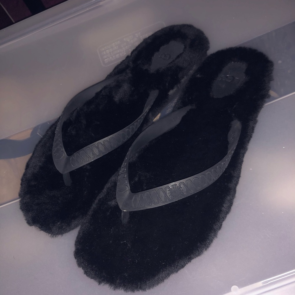 NEW W/O BOX UGG SZ 10 FLUFFY FLIP FLOPS